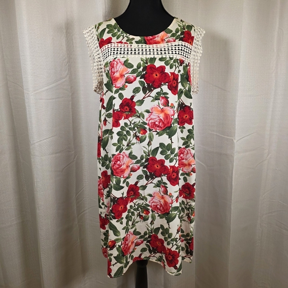 Floral Rose Print Crochet Trim Shift Dress 🌹